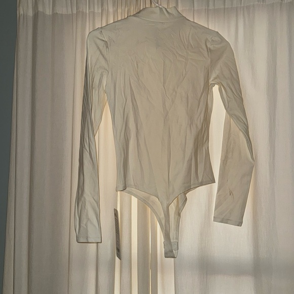 CRZ YOGA Butterluxe Long Sleeve Mock Neck Bodysuits, White Apricot, Small, NWT - Picture 1 of 3